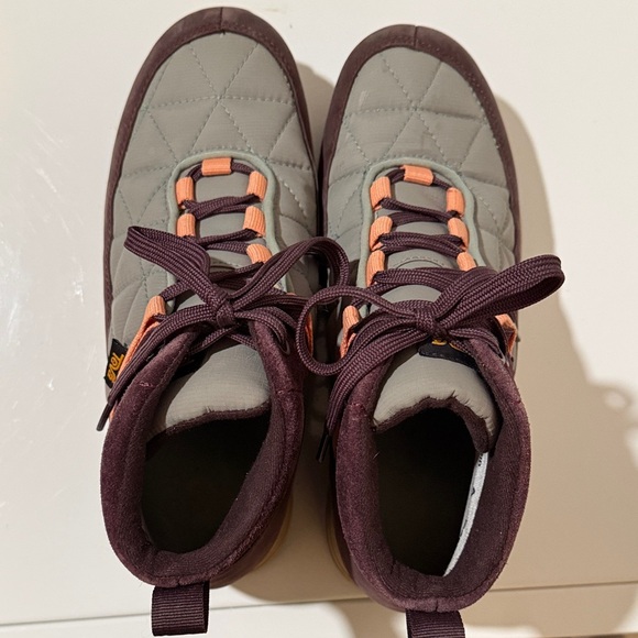 Teva Women's Quilted ReEmber Commute waterproof Booties size 8.5 - Picture 9 of 13